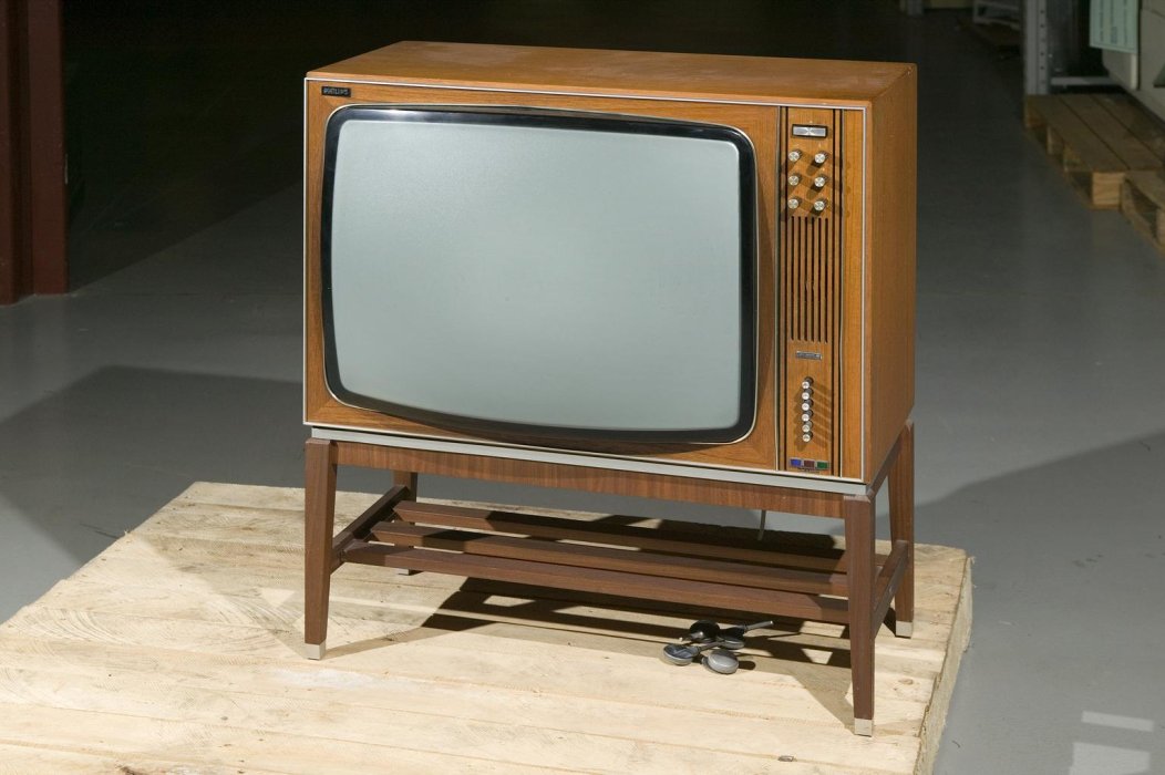 The First Colored TV